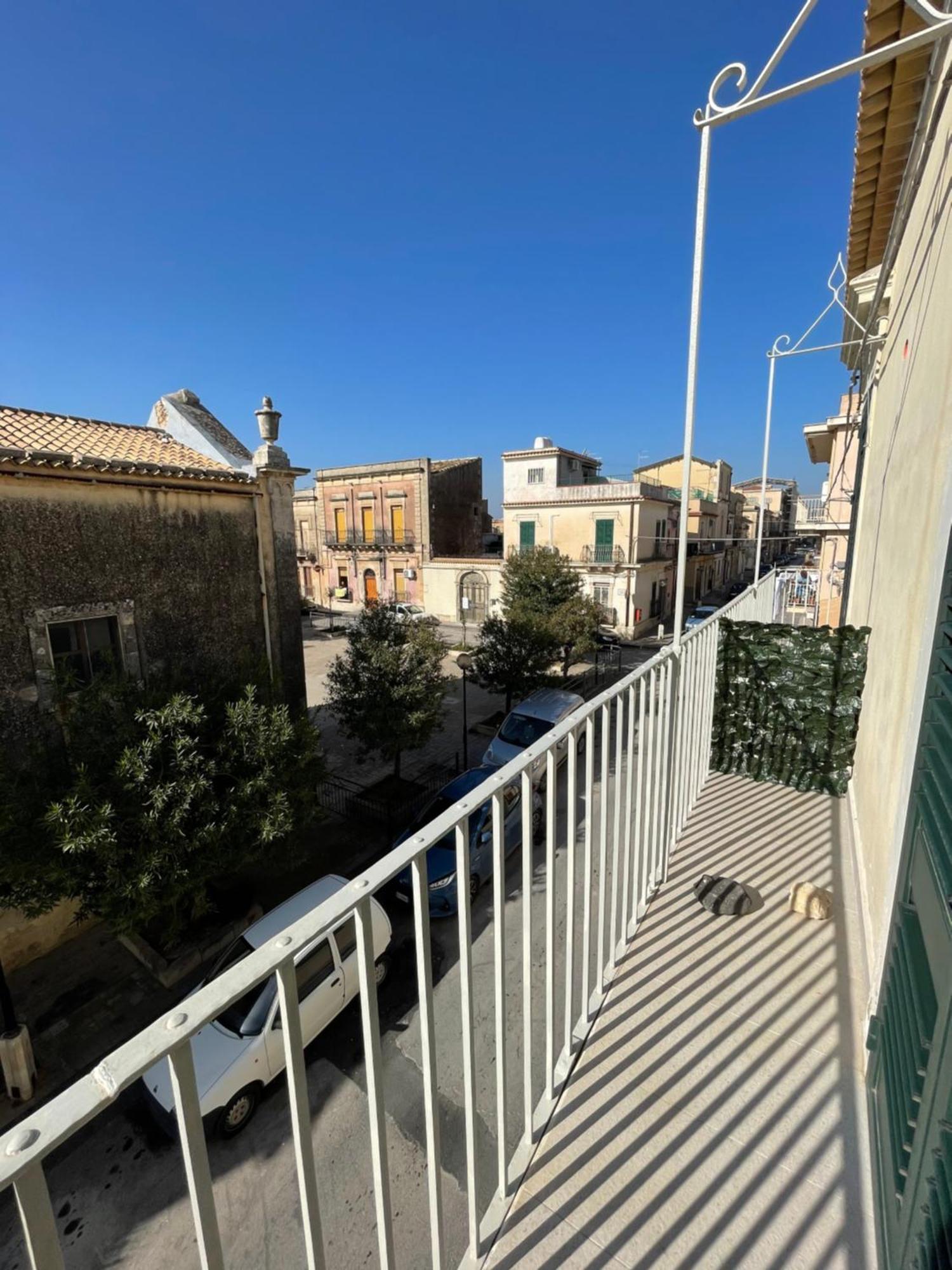 Casa Crispi Hotel Noto Exterior foto